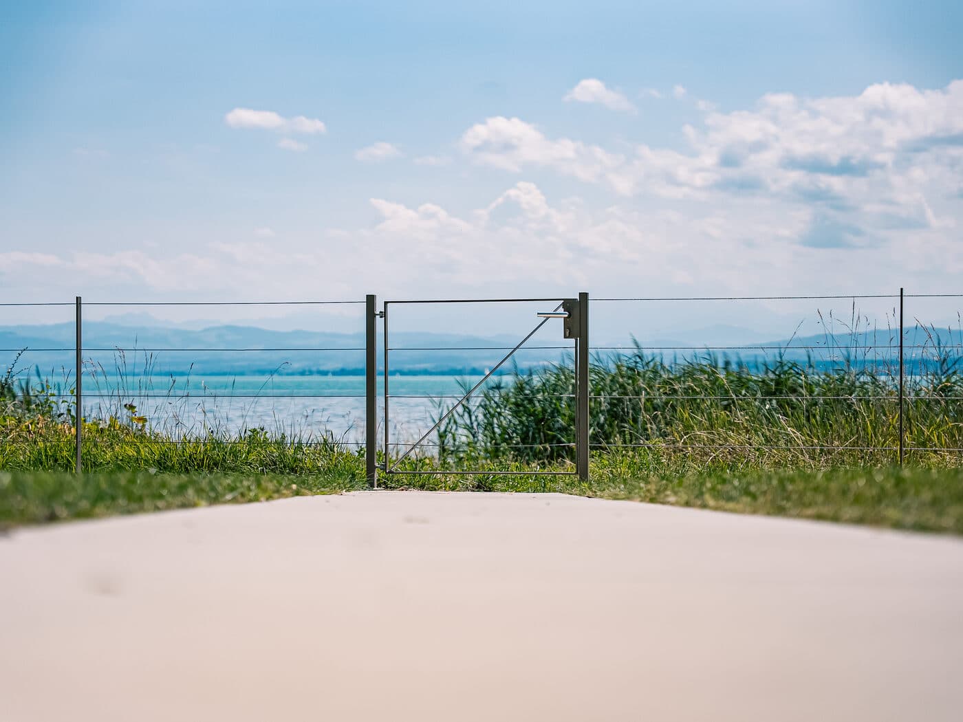 Projektfoto Haug: Zaunanlage mit Edelstahlseilen und Seeblick in Immenstaad