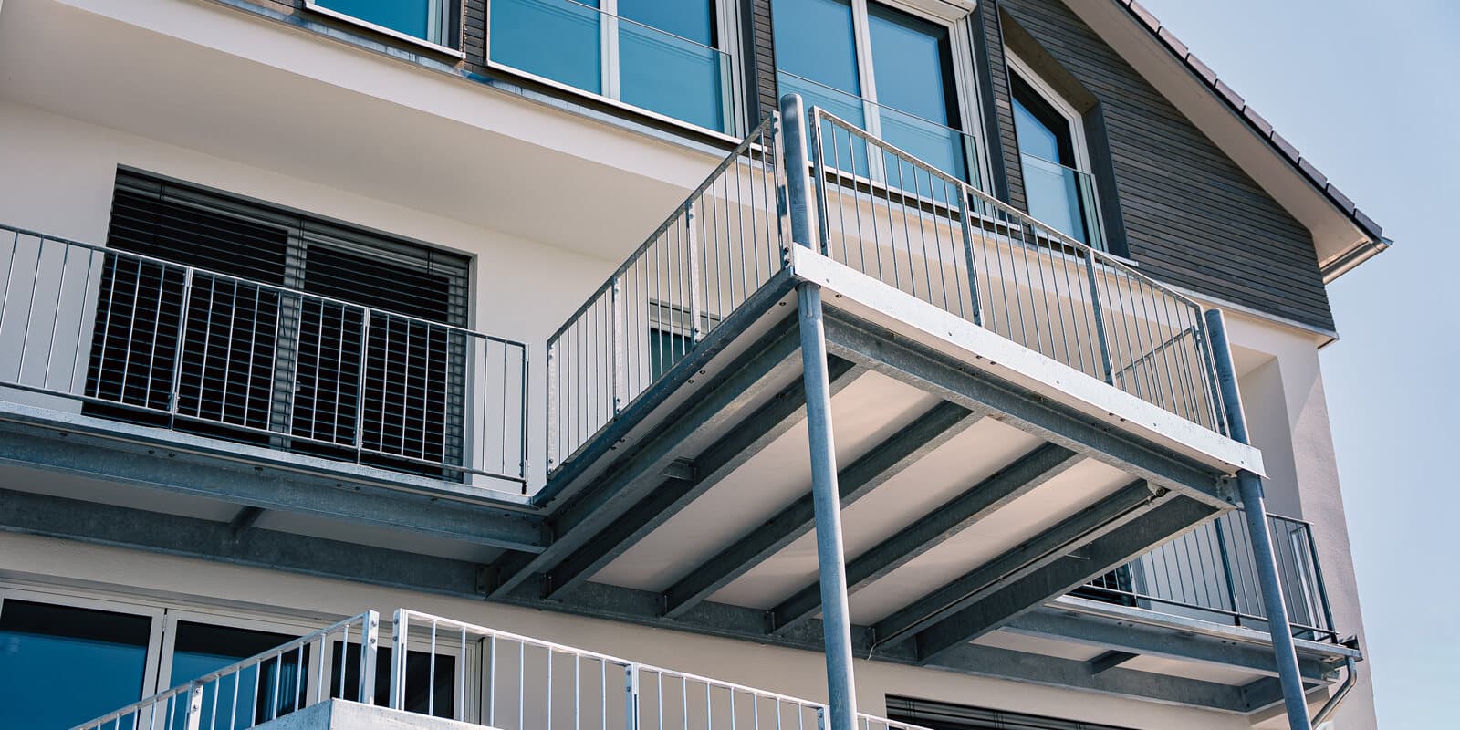 Terrassensicherung, Balkonanbau und Spindeltreppe von Haug an einem Wohnhaus in Meersburg